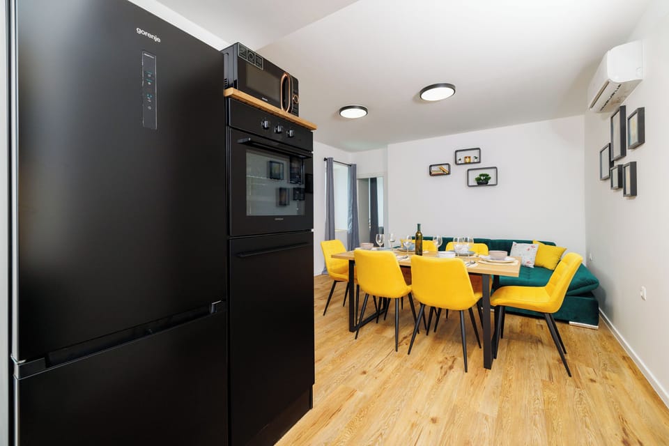 House | Private kitchen | Espresso maker, fridge, oven, stovetop