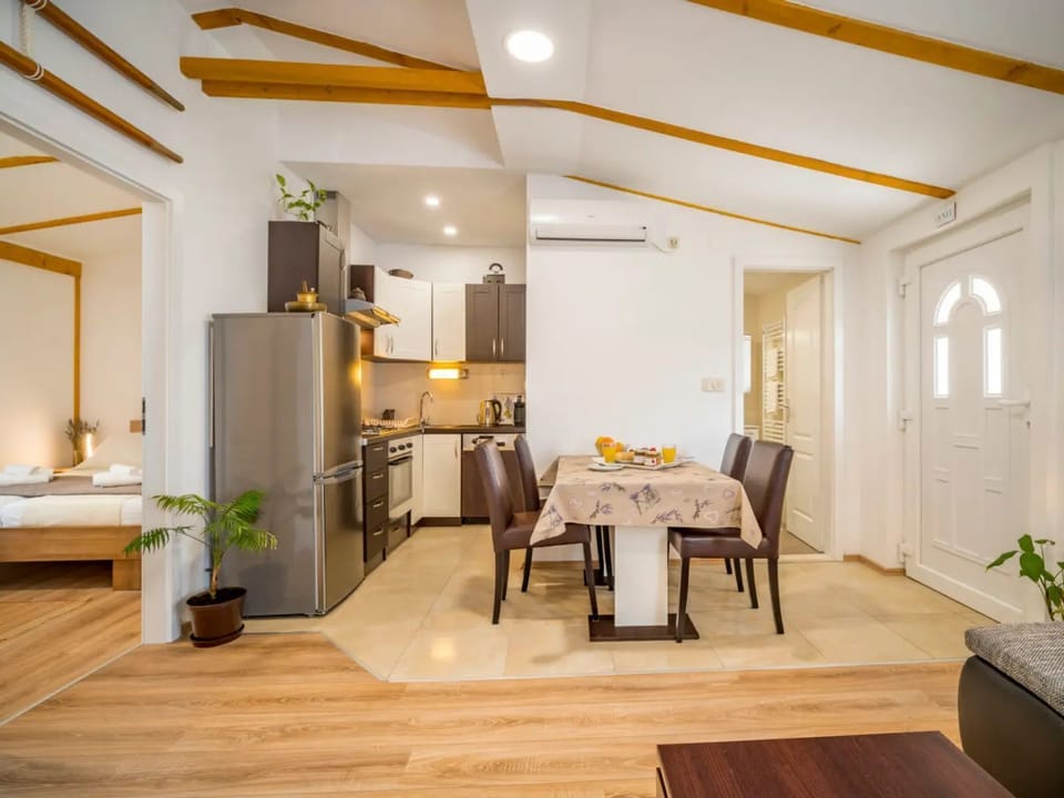 House | Private kitchen | Fridge, microwave, oven, stovetop