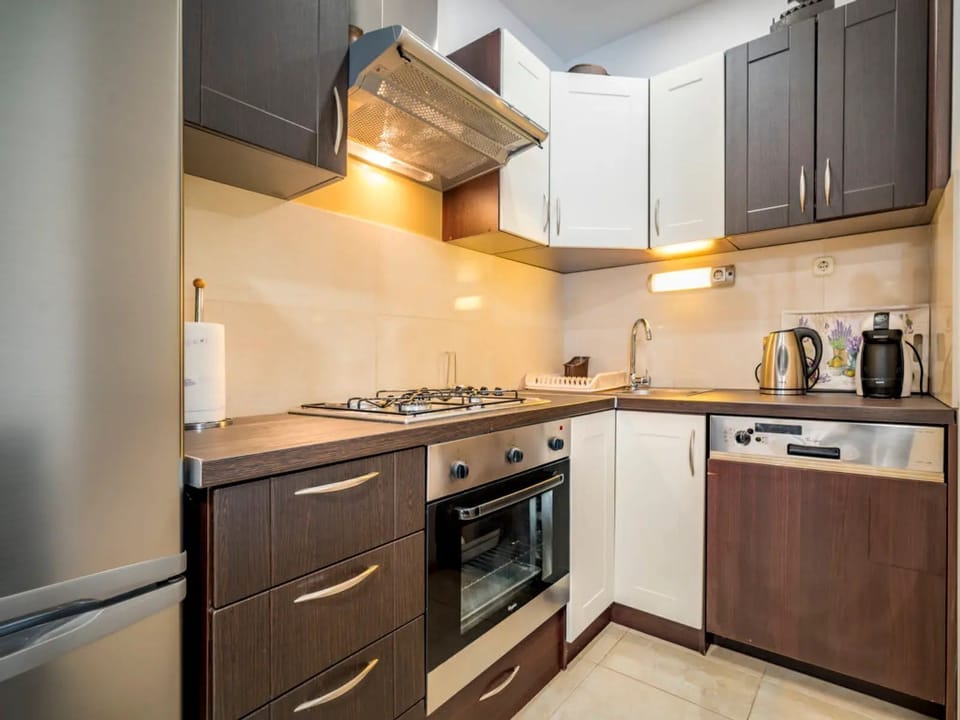House | Private kitchen | Fridge, microwave, oven, stovetop