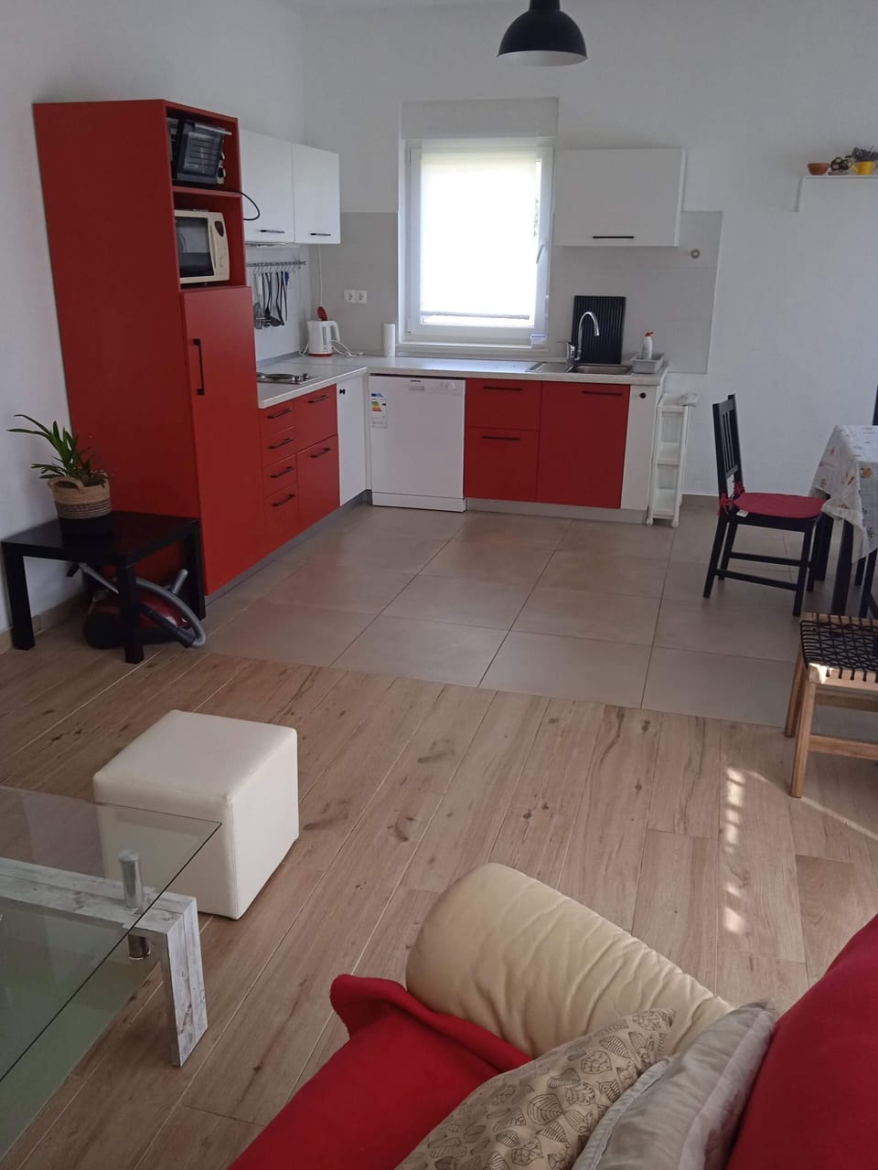 House | Private kitchen | Fridge, microwave, oven, stovetop