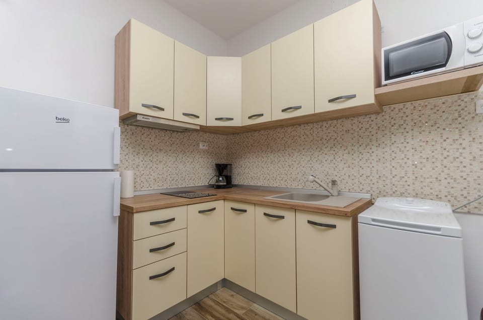 House | Private kitchen | Fridge, microwave, stovetop, espresso maker
