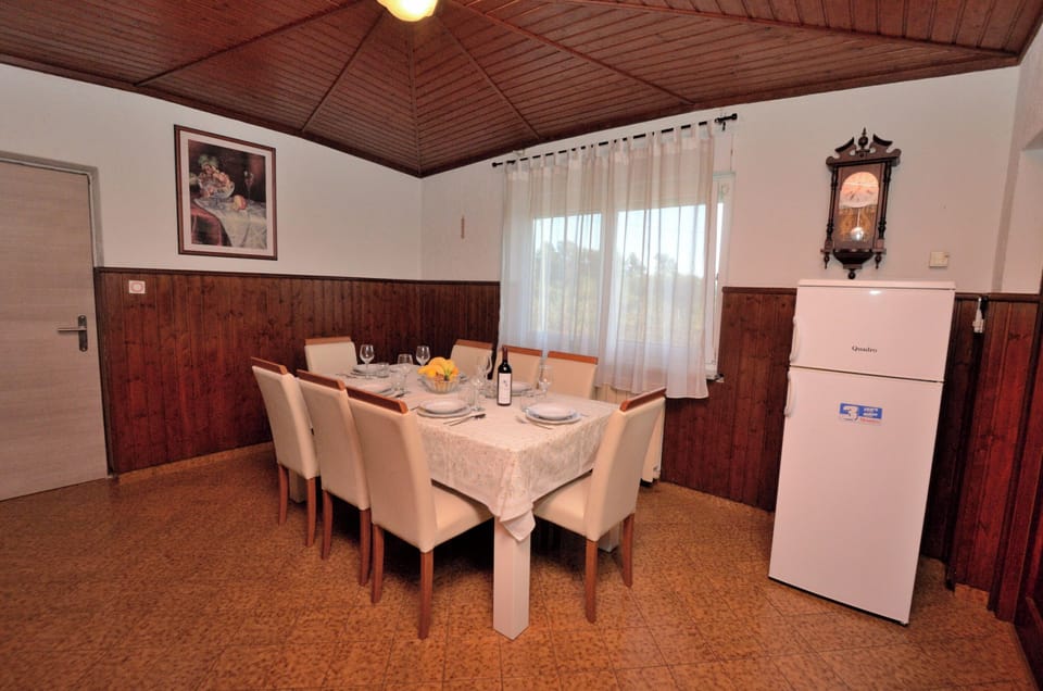 Villa | Dining