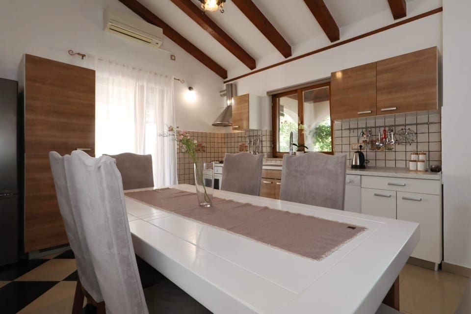 House | Private kitchen | Fridge, oven, stovetop, dishwasher