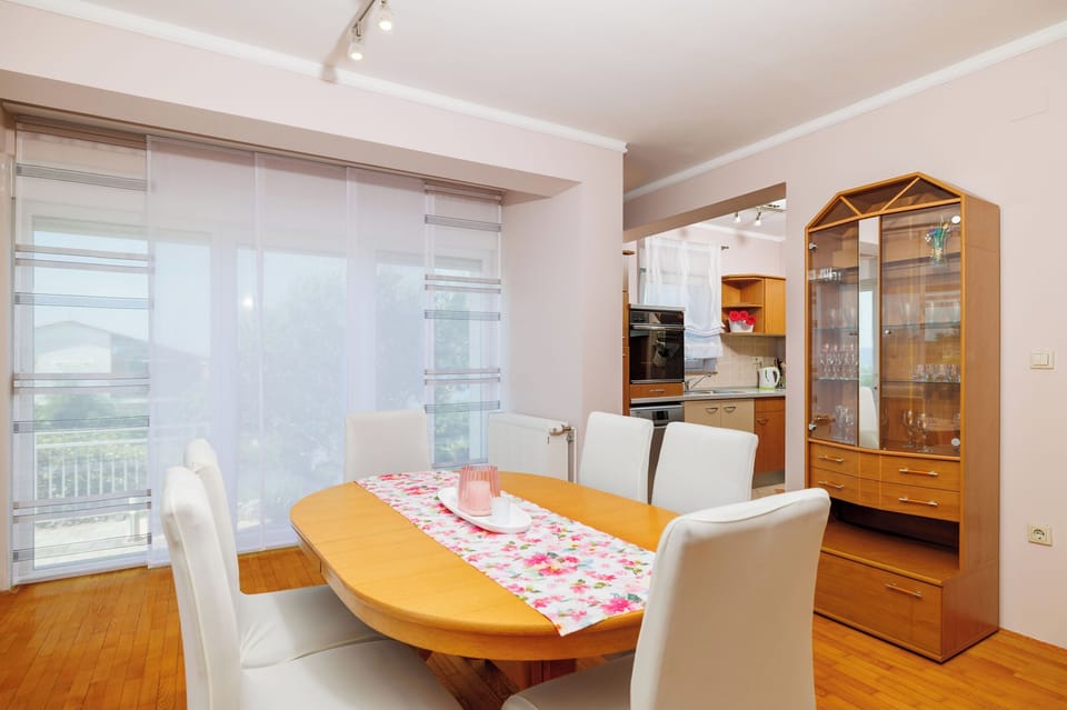 Apartment (A1) | Dining