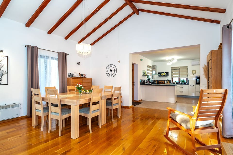 Villa | Dining