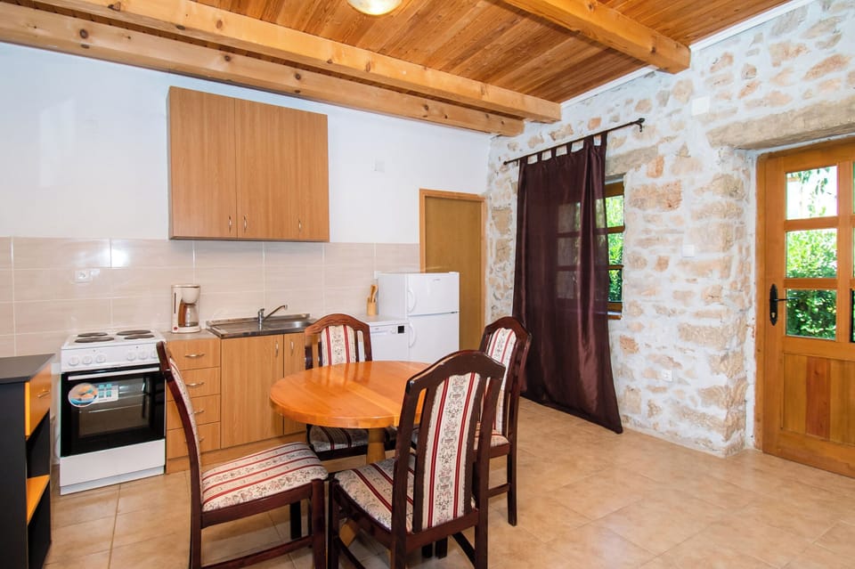 House | Private kitchen | Fridge, oven, stovetop, dishwasher