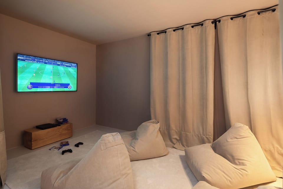 Villa | Game room