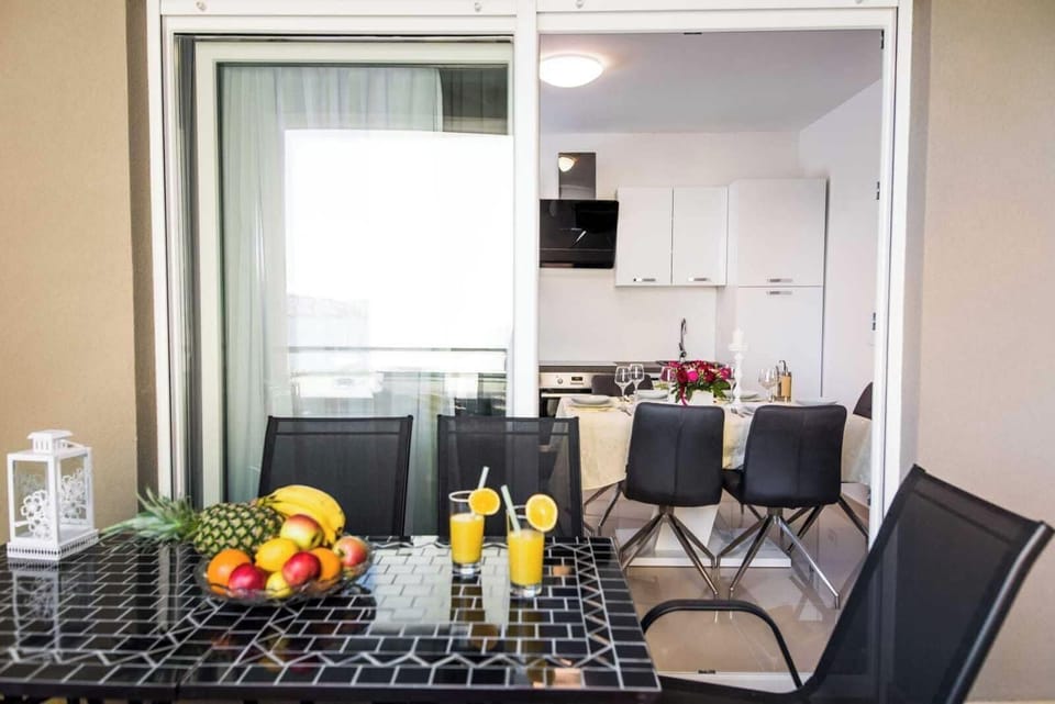 Apartment (A1) | Balcony