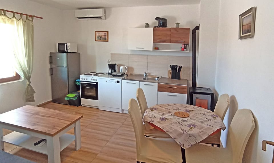 House | Private kitchen | Fridge, oven, stovetop, dishwasher