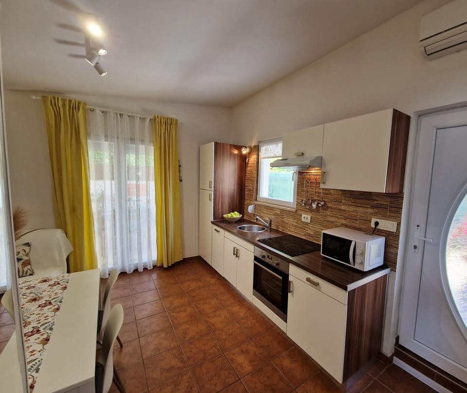 House | Dining