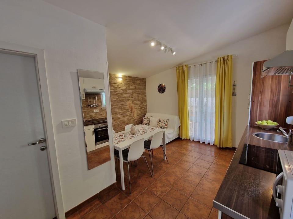 House | Dining