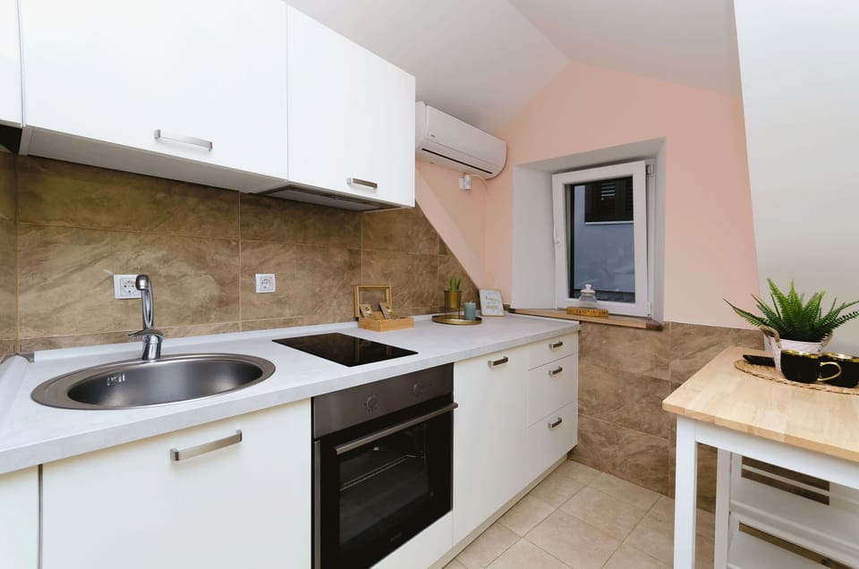 Apartment (A1) | Private kitchen | Fridge, microwave, oven, stovetop