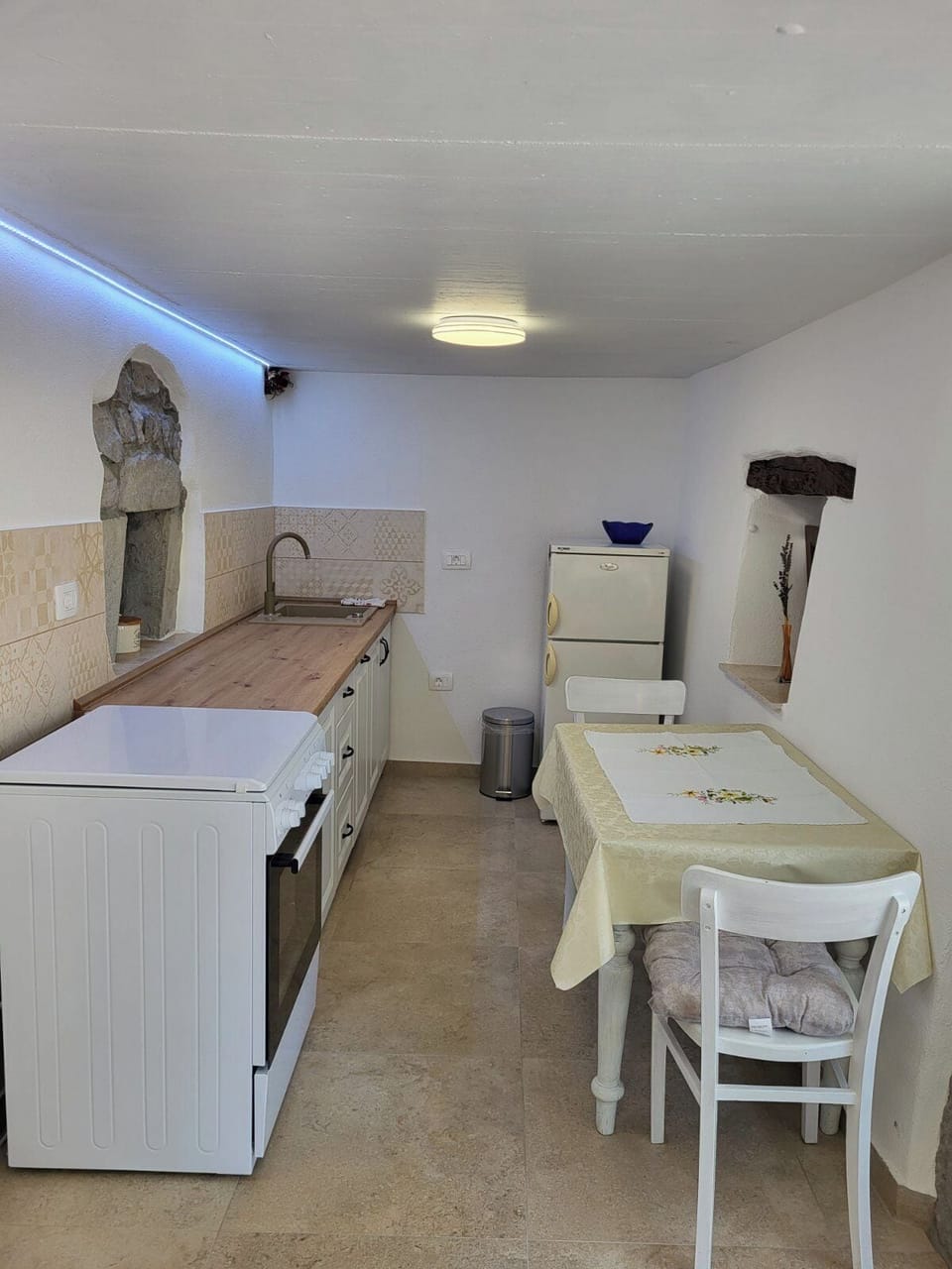 Studio (A1) | Private kitchen | Fridge, oven, stovetop, dishwasher