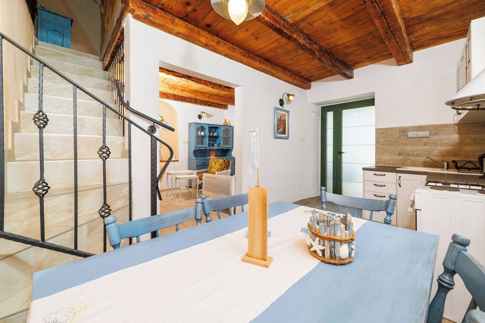 House | Private kitchen | Fridge, microwave, oven, stovetop