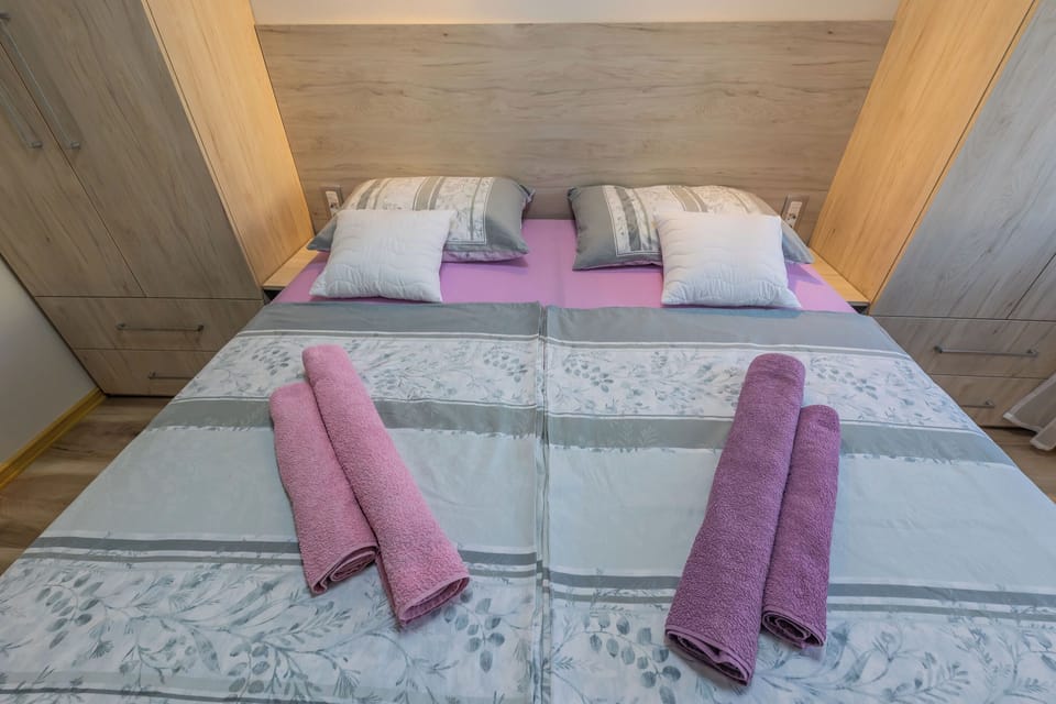 Apartment (A1) | In-room safe, iron/ironing board, free WiFi