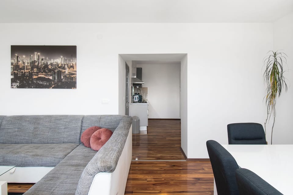 House | Living room | Smart TV, Netflix