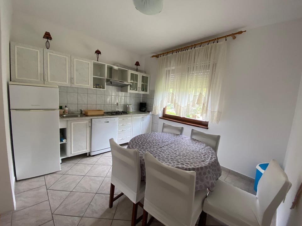 Apartment (A1) | Private kitchen | Fridge, stovetop, dishwasher, espresso maker