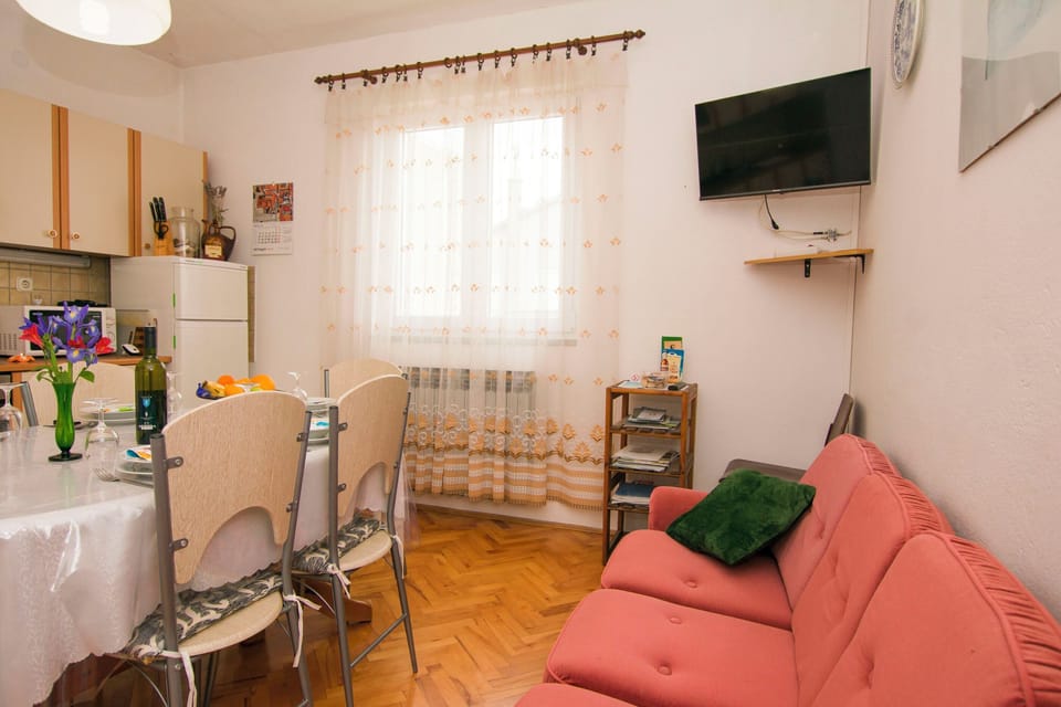 Apartment (A1) | Dining