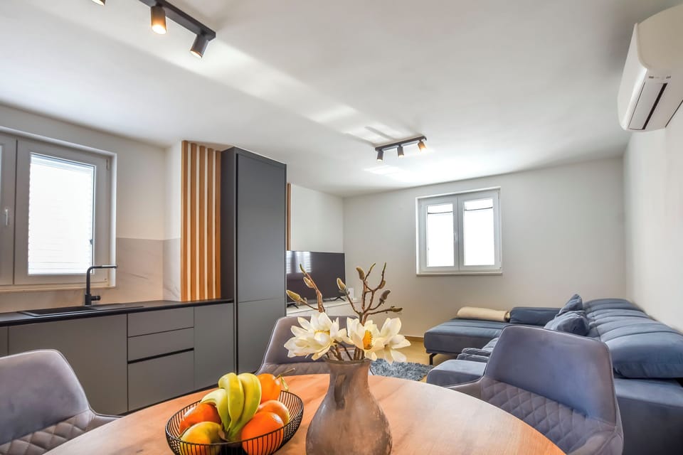 House | Private kitchen | Fridge, oven, stovetop, dishwasher