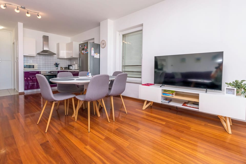 Apartment (A1) | Dining