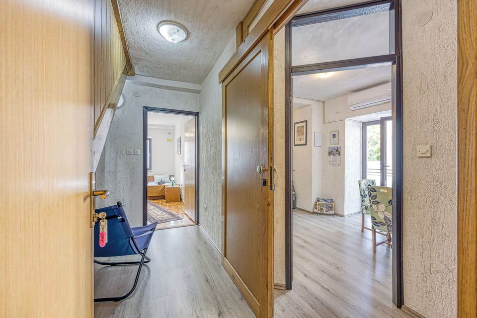 Studio (A1) | Hallway
