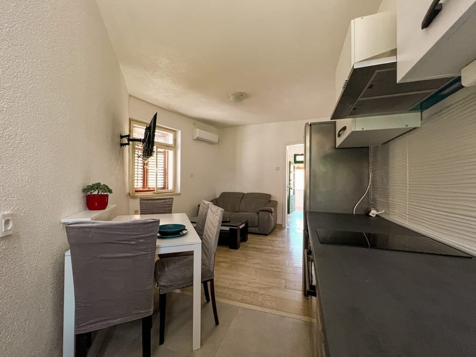 Apartment (A1) | Dining