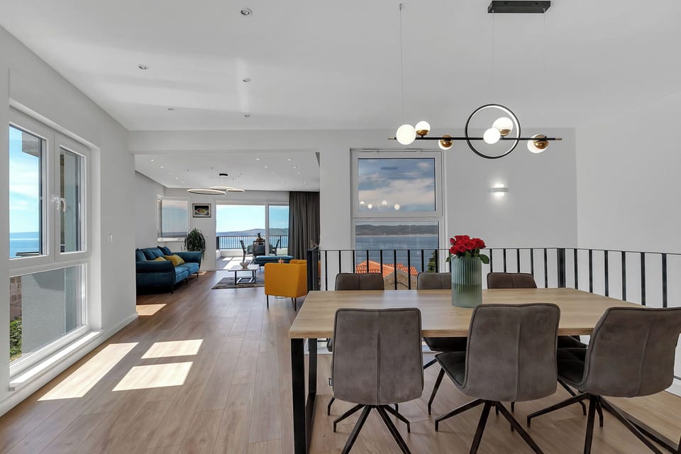 Villa | Dining