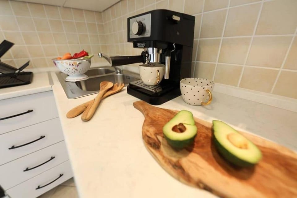House | Private kitchen | Fridge, microwave, oven, stovetop