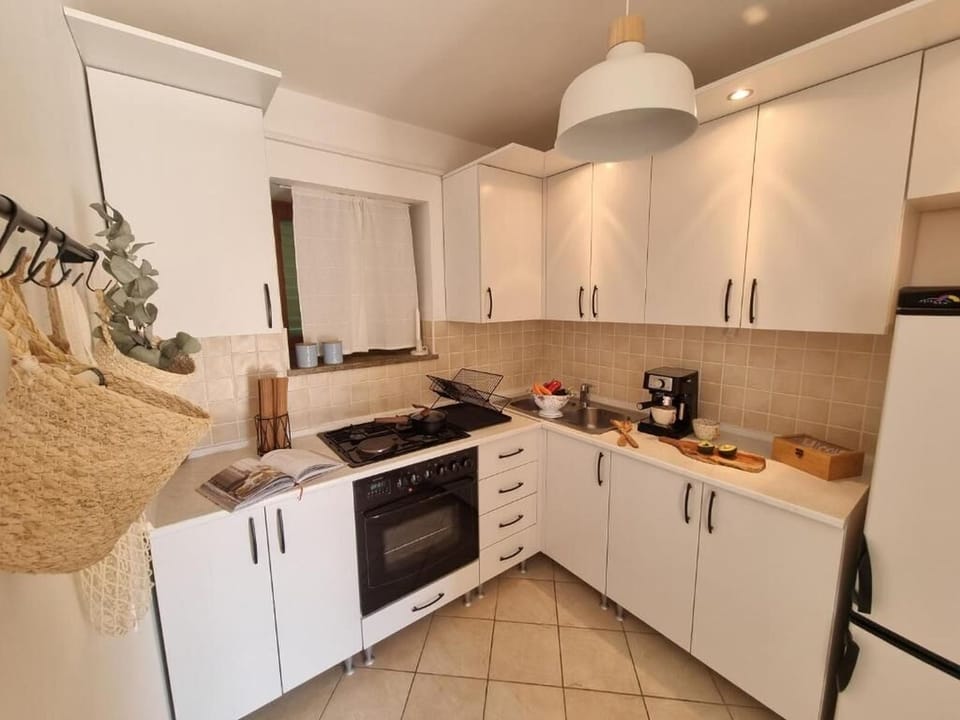 House | Private kitchen | Fridge, microwave, oven, stovetop