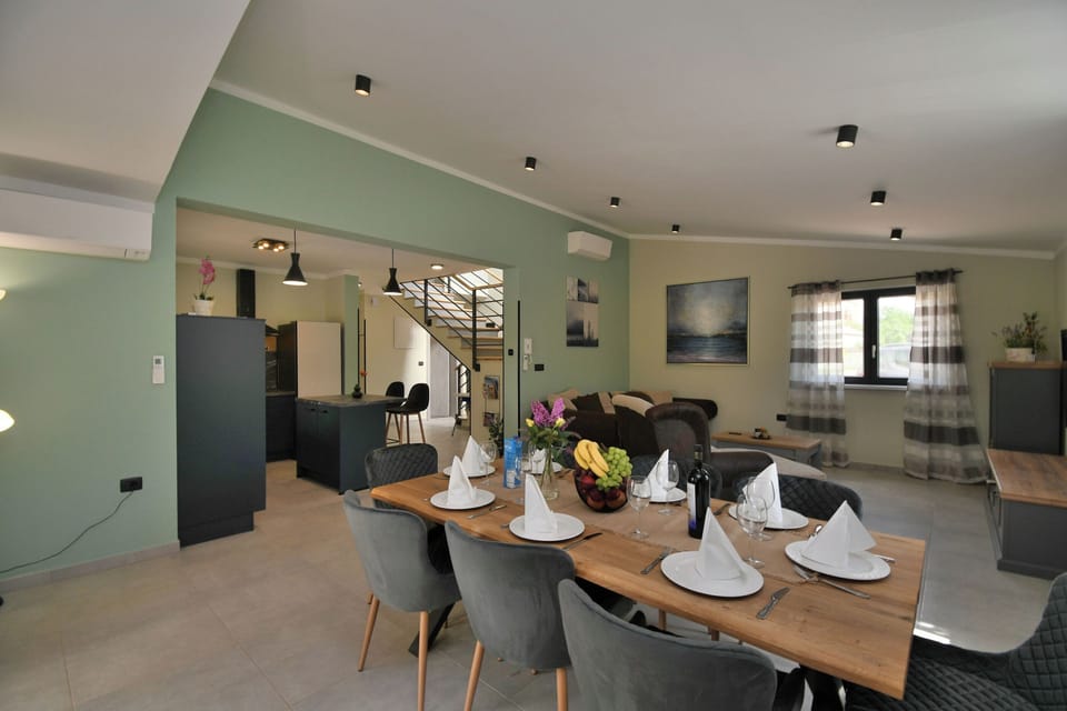 Villa | Dining
