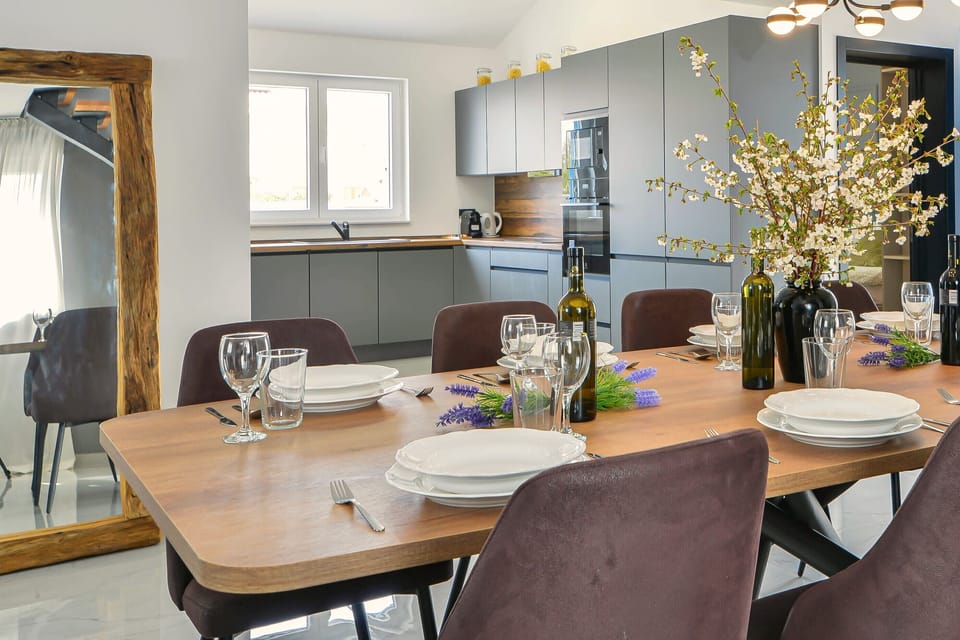 Villa | Dining