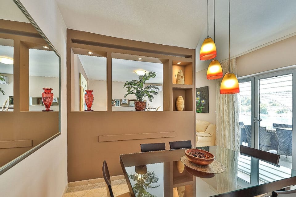 Villa | Dining