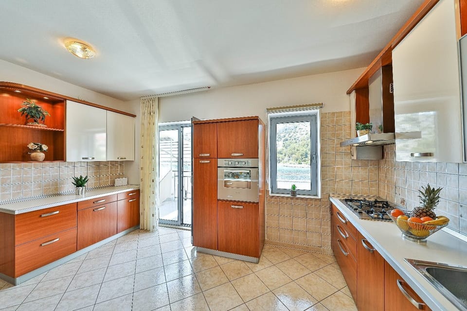 Villa | Private kitchen | Espresso maker, microwave, dishwasher, electric kettle