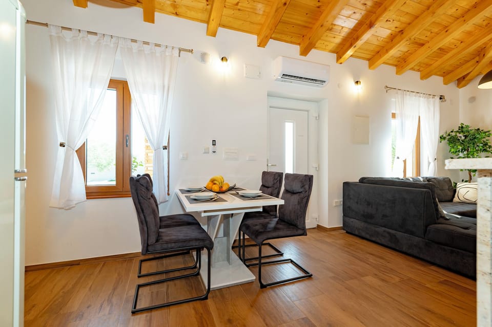 Villa | Dining