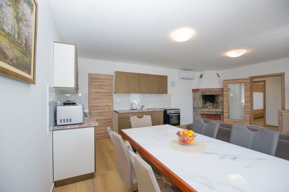 Villa | Dining