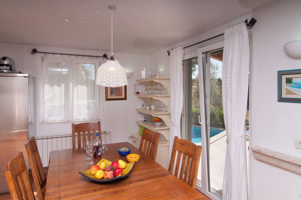 Villa | Dining