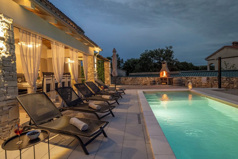 Outdoor pool, pool umbrellas