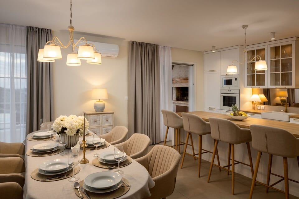 Villa | Dining