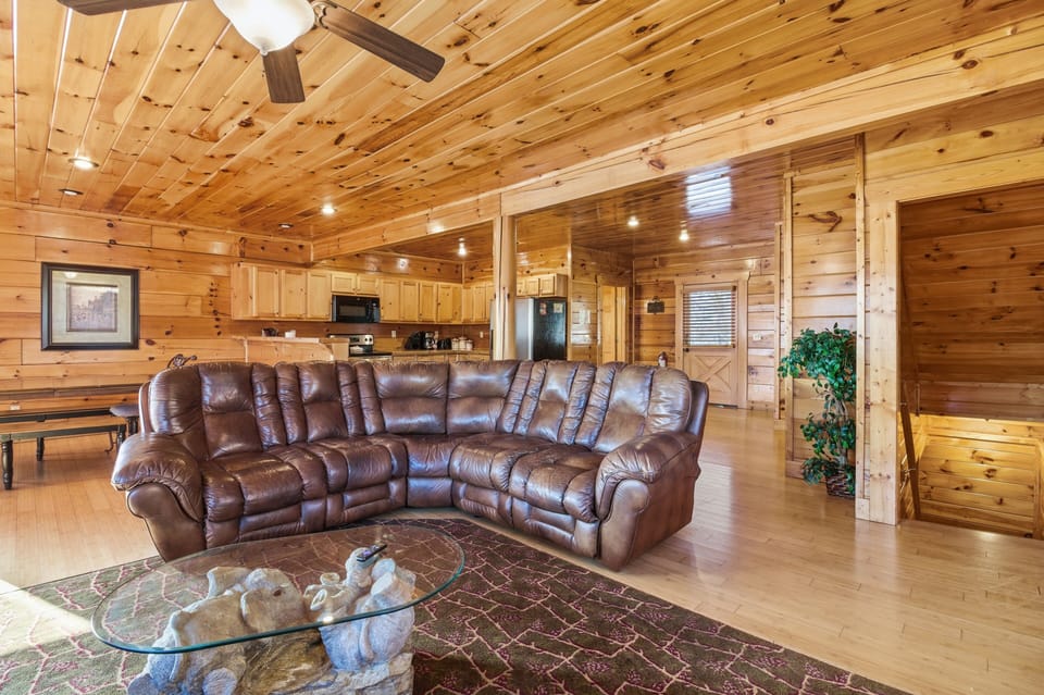 Signature Cabin, 4 Bedrooms, Hot Tub, Mountainside | Living room | 45-inch Smart TV with digital channels