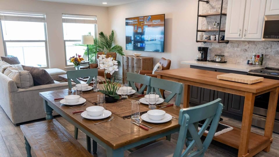 Apartment, 4 Bedrooms | Dining