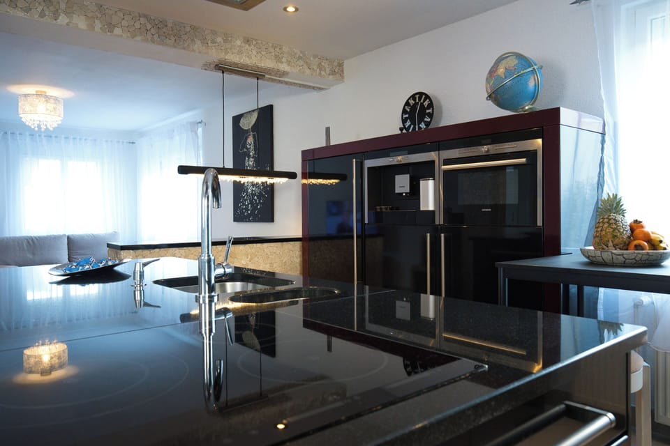 Apartment, 1 Bedroom, Smoking, Balcony | Living room