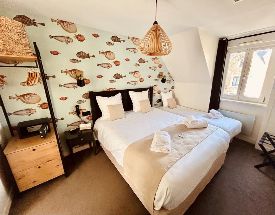 Triple Room, Courtyard View | Premium bedding, individually decorated, desk, soundproofing
