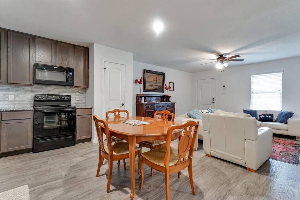 Host a perfect dinner in this open-concept dining area, just minutes from Lake Conroe nightlife. This entire home rental features a full kitchen and elegant seating, ideal for travelers seeking a private, self-catering stay with free parking.