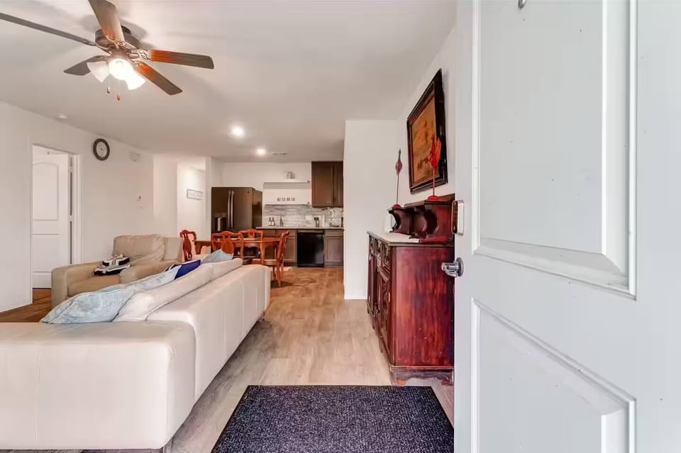 Skip the keys! Enjoy a smooth, private self check-in at Lake Conroe.