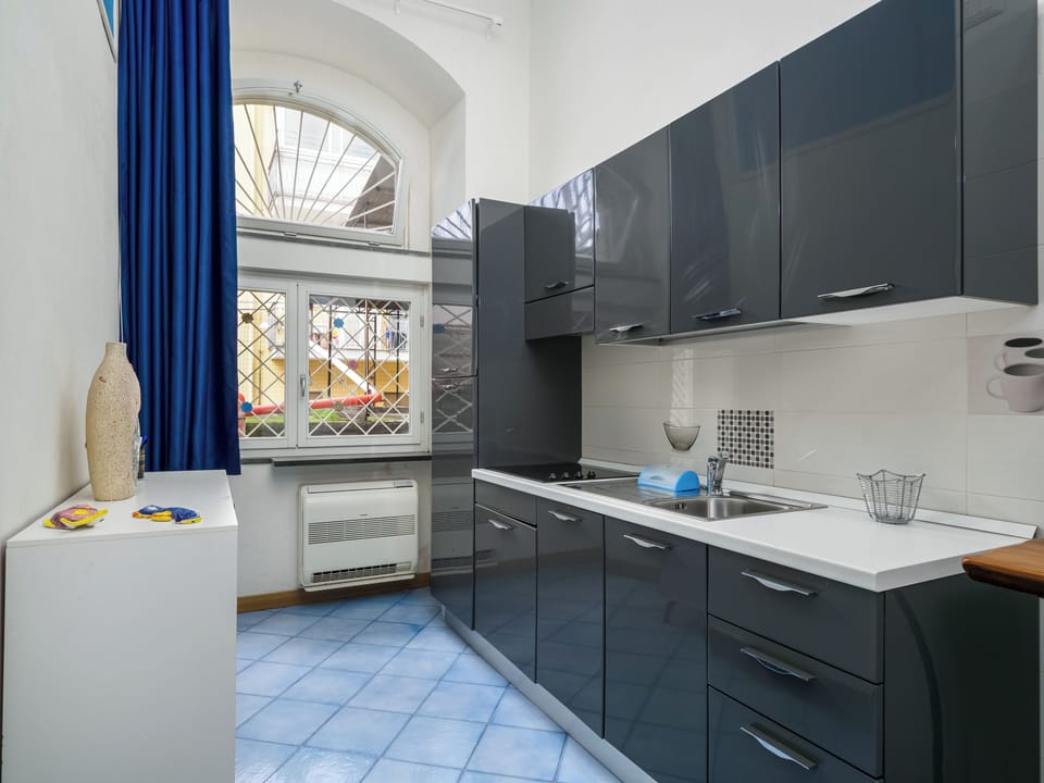 Comfort Apartment | Private kitchen | Fridge, microwave, stovetop, electric kettle