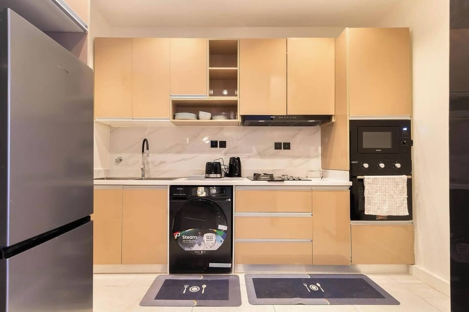 Economy Apartment, Balcony, City View | Private kitchen | Fridge, microwave, oven, stovetop