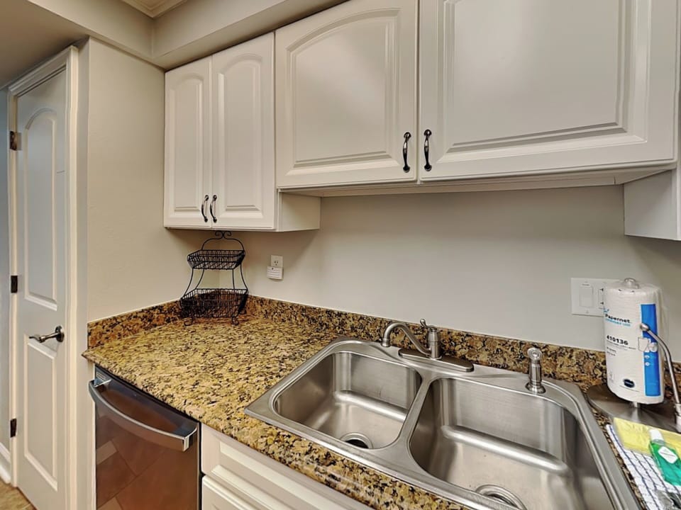 Kitchen - Fully Equipped + Stainless Steel Appliances