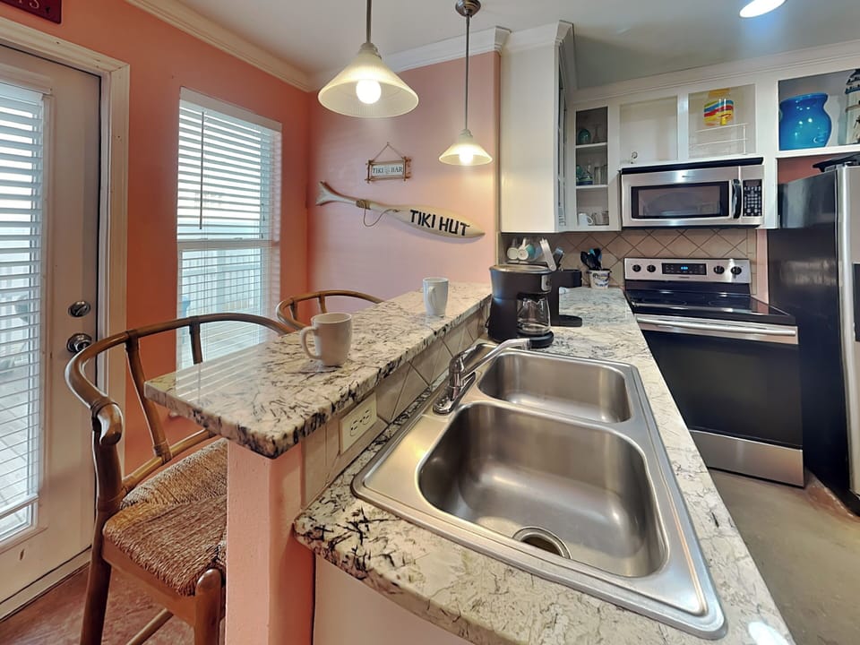 Kitchen - Countertop Seating For 2 - First Floor
