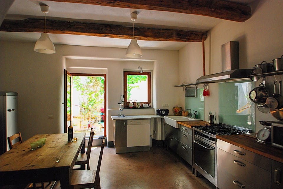 House, Patio | Private kitchen | Electric kettle, toaster