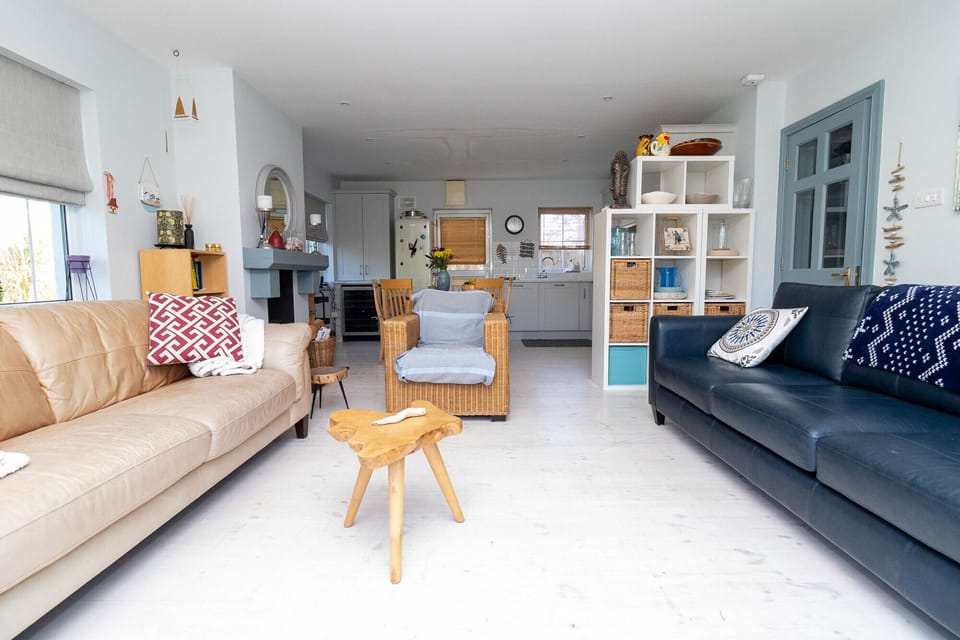 Brittas Bay Holiday Park No 7.Open plan kitchen, dining room, contemporary furniture.